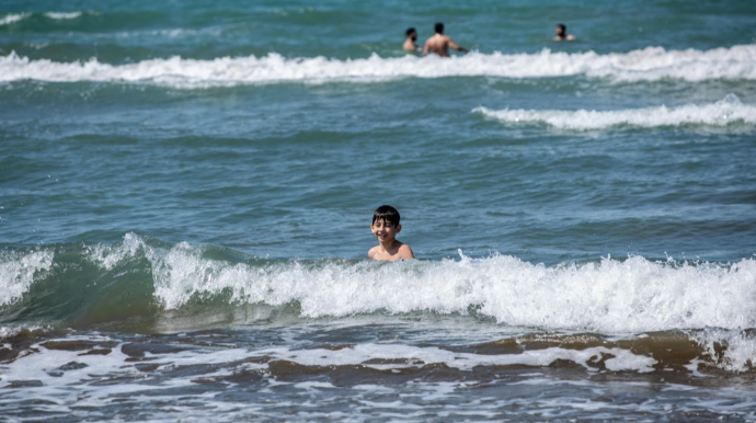 Sərt karantindən əvvəl çimərliklərdə vəziyyət - VİDEOREPORTAJ 