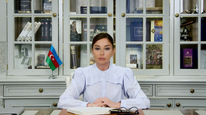 Mehriban Əliyeva qadınları təbrik edib