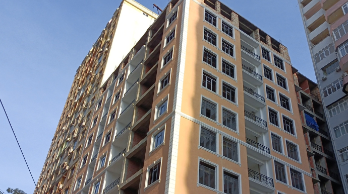 "MM Park"ın binasının 11-ci mərtəbəsindən ev aldı - İşlər həmin qata çatanda tikinti dayandı   - VİDEO