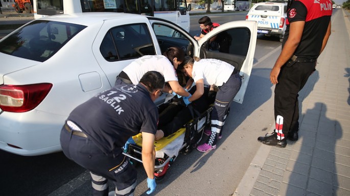 Hamilə qadın mübahisə edib özünü avtomobildən atdı - VİDEO