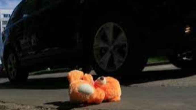 Bakıda 2 yaşlı körpəni və bibisini avtomobil vurdu