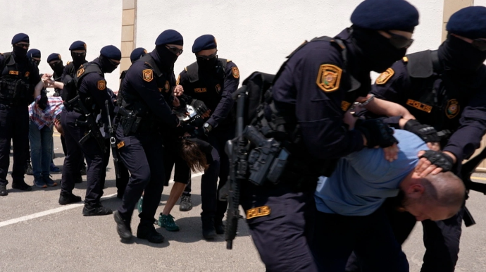 Bakıda saxlanılan Rusiya vətəndaşlarının həbs müddəti uzadıldı 