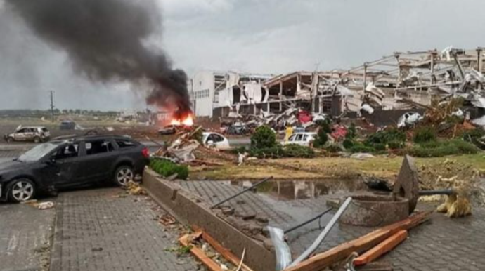 Avropa ölkəsində güclü tornado:  Ölən və yaralananlar var - FOTO/VİDEO