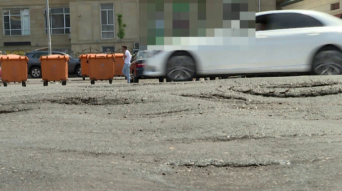 DİQQƏT! Bu yolda həm sürücülər, həm də piyadalar üçün  təhlükə var    - VİDEO