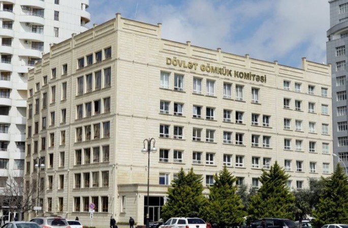 Avtomobilin yük yerində qanunsuz mobil telefon aşkar olundu