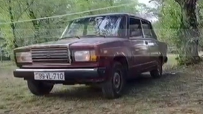 Bakıda binanın həyətindən "VAZ-2107" oğurlandı - VİDEO