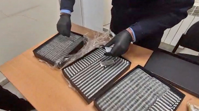 Şirniyyat qutularında dərman keçirmək istədi - FOTO 