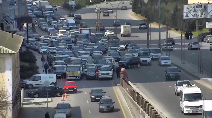 Bu küçədə sıxlıq var - sürücülərin NƏZƏRİNƏ   - FOTO