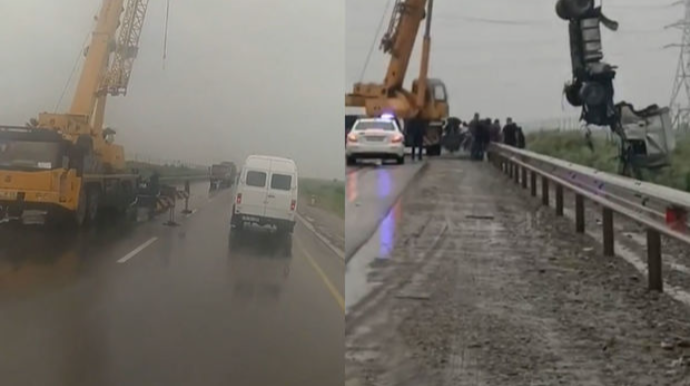 Sabirabadda yük maşını dərəyə aşıb - VİDEO 