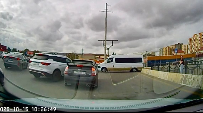 Xırdalanda “Prius”u vuran sürücü özünə haqq qazandırdı: “O sürətlə adam gəlir?”  - VİDEO