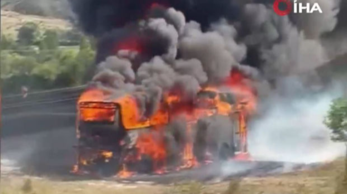 Türkiyədə avtobus sərnişinlərin gözü qarşısında yandı - ANBAAN VİDEO 