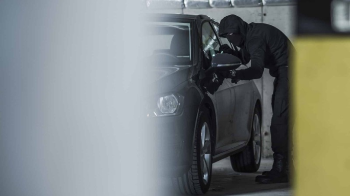 Suraxanıda maşın, Nizamidə motosiklet qaçırıldı 