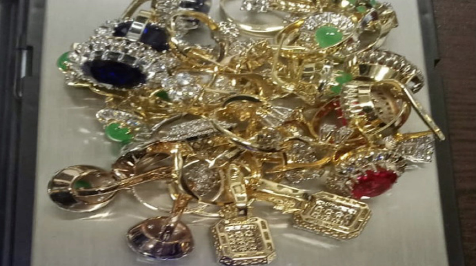 Xeyli miqdarda qızılın ölkədən çıxarılmasının qarşısı alınıb - FOTO 