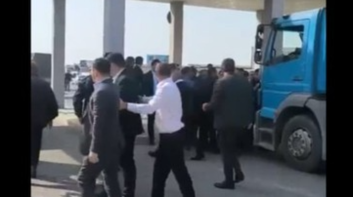 "Sədərək"in mühafizəçiləri reklam agentliyinin əməkdaşlarını döydülər - VİDEO 