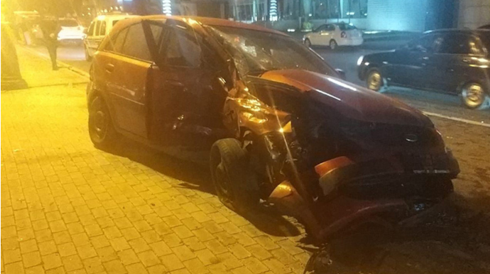 Bakıda qəza zamanı iki nəfər xəsarət alıb - FOTO - VİDEO