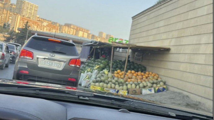 Bakıda "Uber" taksi sürücüləri qəzaya düşdü - VİDEO