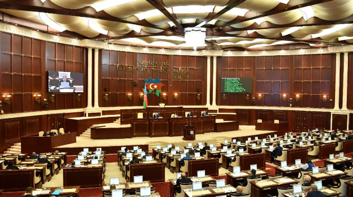 Üç məsələnin müzakirəsi Milli Məclisin iclasına tövsiyə olundu