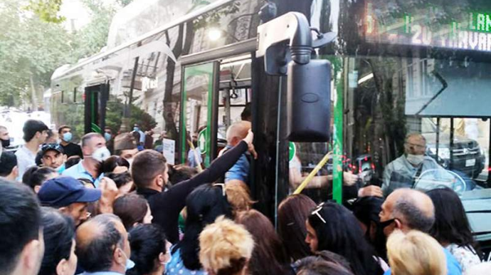 Жители Баку и Гянджи жалуются на BakuBus: дефицит автобусов или пробки? - ВИДЕО