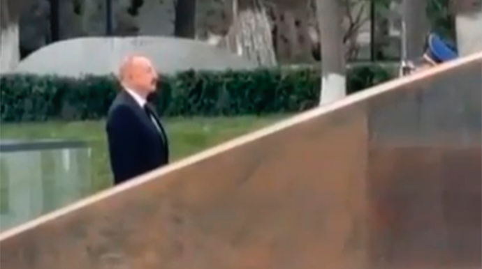 İlham Əliyev şəhidlərin xatirəsini Gəncədə yad etdi - VİDEO