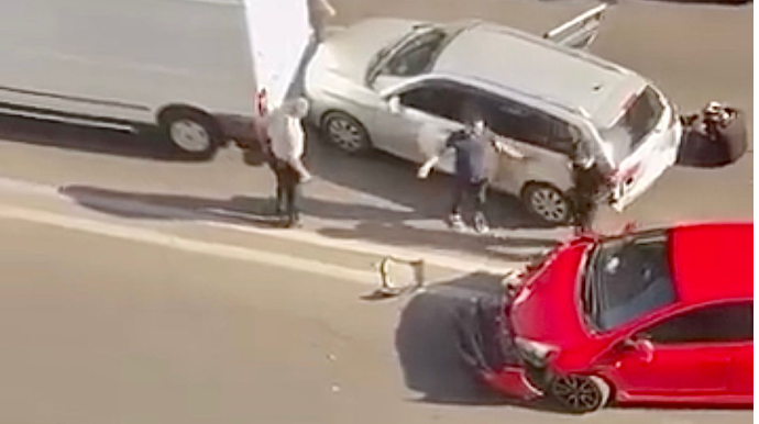 В Баку на "Украинском круге" столкнулись три автомобиля - ВИДЕО 