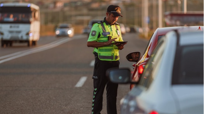 Yol polisi sizi istədiyi vaxt saxlaya bilərmi?  - FOTO