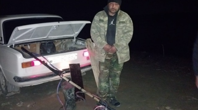 Kür çayında "tok" aparatı ilə balıq ovlayan 3 nəfər saxlanıldı - FOTOLAR 