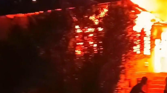 Biləsuvarda 4 otaqlı ev yanıb kül oldu - FOTO