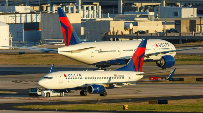 ABŞ-də təyyarə qəzası: Havaya qalxarkən toqquşdular