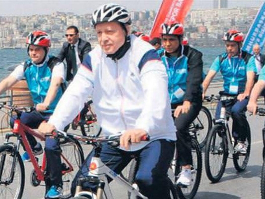 Prezident velosiped yürüşünə qatılır