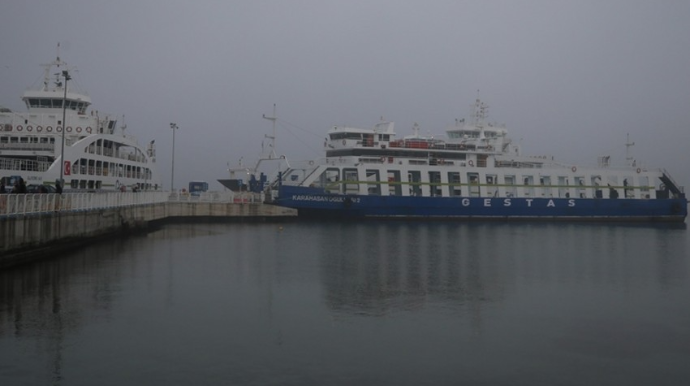 Dardanel boğazından gəmilərin keçidi dumana görə dayandırılıb 