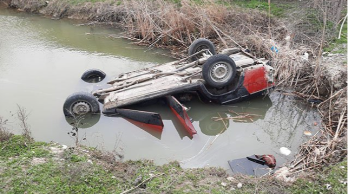 Qubada avtomobil çaya aşdı
