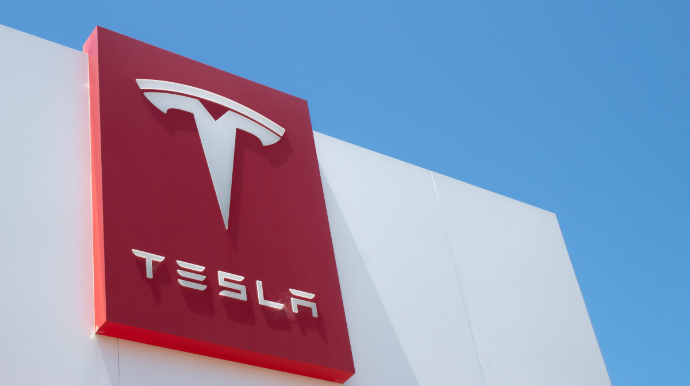 "Tesla" ötən il rekord sayıda elektromobil satıb