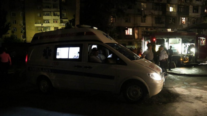 В Баку 3-летний ребенок упал со второго этажа