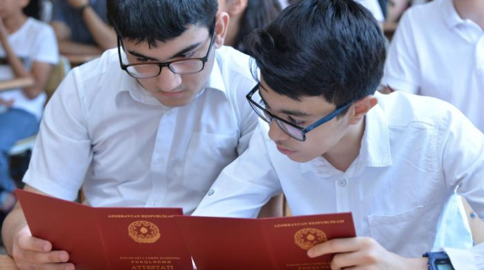 Məktəbi fərqlənmə ilə bitirənlərin sayı açıqlandı 