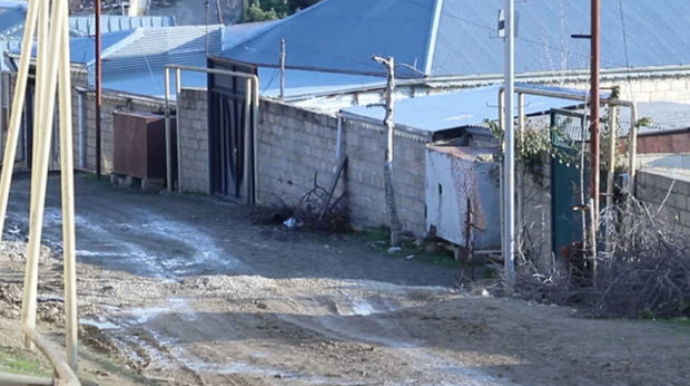 Не соответствующие памяти шехидов грязные улицы Шамахы  - ВИДЕО