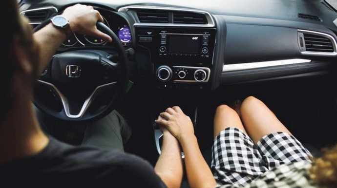 Sevgilisini maşında döyən gənc oğlan cəzasız qaldı 