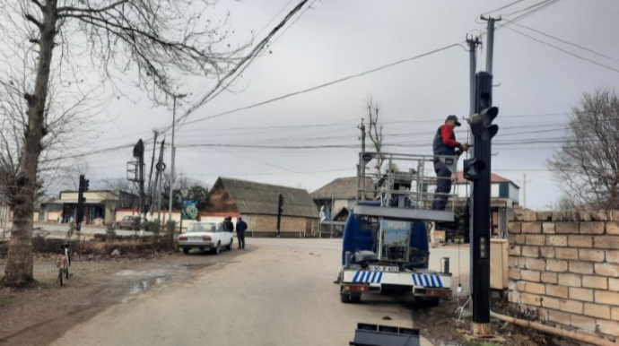 DYP qəza riski olan yol sahələrində yeni işıqforlar quraşdırdı - FOTO 