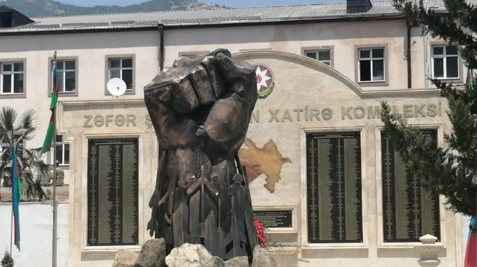 Hadrutda "Dəmir yumruq"  abidəsi ucaldıldı  - FOTO