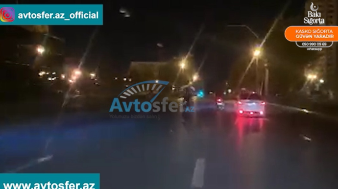 Bakıda gecə yarısı moped sürənlərin "ralli şou"su kameraya düşdü - VİDEO