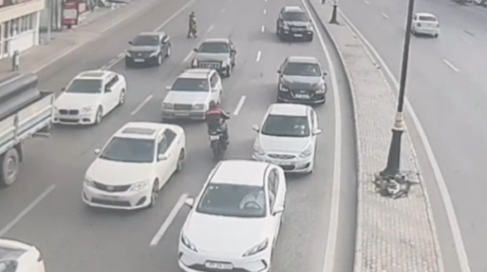 В Баку мотоциклист совершил автохулиганство - ВИДЕО