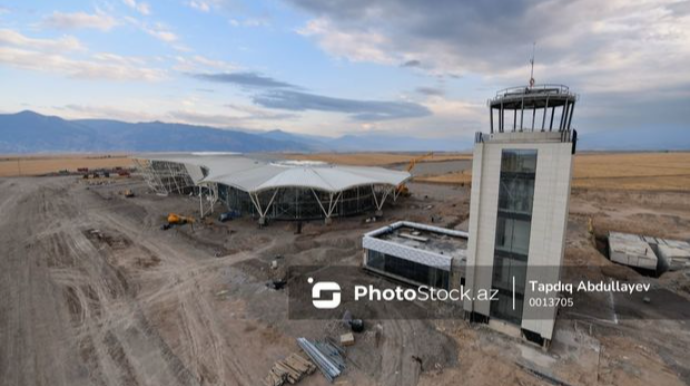Azad edilmiş ərazilərdə ikinci hava limanında son tamamlanma işləri - FOTOREPORTAJ 