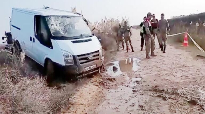 Türkiyədə mikroavtobus su kanalına düşdü, 8 miqrant öldü 