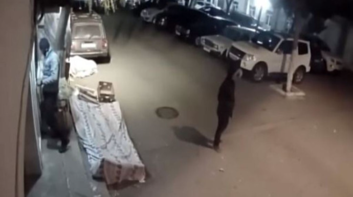 Bakıda yeni il gecəsi maskalı oğrular kameraya düşdü - VİDEO 