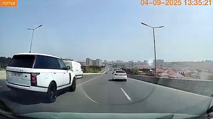 Zolağına yerləşməyən “Range Rover” sürücüsü yol boyu təhlükə saçdı    - VİDEO