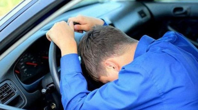 Prospektdə qalan maşından 27 yaşlı oğlanın meyiti tapıldı