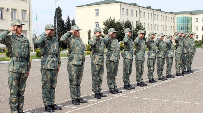 Azərbaycanda əsgərlərlə görüşə məhdudiyyət qoyuldu