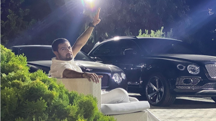 Namiq bahalı maşınlarının FOTOSUNU  yaydı