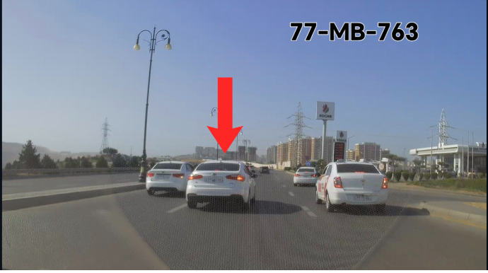 В Баку водитель нарушил правила маневрирования - ВИДЕО 