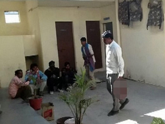 Arvadını qonşu ilə tutdu: başını kəsib polisə apardı - FOTO +18