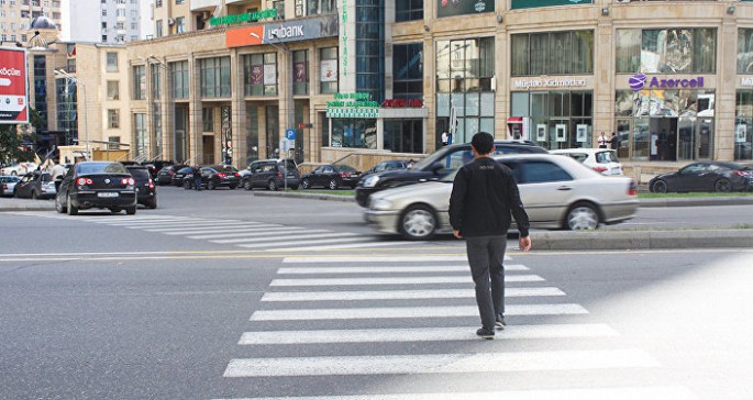 Paytaxtda 398 piyada keçidi normalara uyğun qurulmayıb